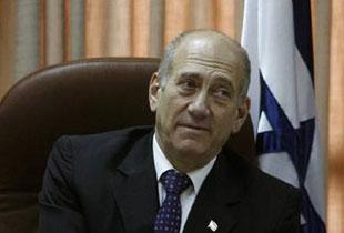 Israel's Prime Minister Ehud Olmert attends a Kadima party meeting at Knesset, the Israeli parliament, in Jerusalem January 7, 2008.  REUTERS/Ammar Awad 