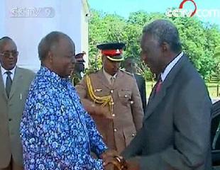 African Union chairman, John Kufuor, and former African heads of state are in Kenya for crisis talks with the country's leaders.(CCTV.com)