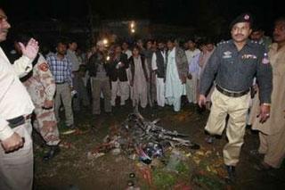 Officials visit the site after a bomb attack in Karachi January 14, 2008. REUTERS/Athar Hussain