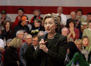 Democratic presidential candidate Senator Hillary Clinton (D-NY) speaks to supporters during a campaign rally in Perry, Iowa November 25, 2007.(Xinhua/Reuters Photo)