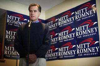 U.S. Republican presidential candidate and former Massachusetts Governor Mitt Romney speaks during a campaign stop in Johnston, Iowa January 1, 2008.(Xinhua/Reuters Photo)