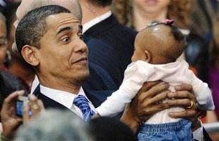Democratic presidential candidate Senator Barack Obama reacts as he holds a baby at a rally in Columbia, South Carolina, Jan. 20, 2008.(Xinhua/Reuters Photo)