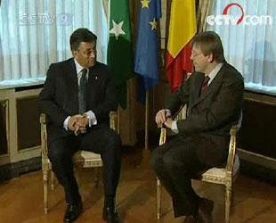 Starting his European tour in Belgium, Musharraf offered assurances that his government is committed to democracy.(CCTV.com)