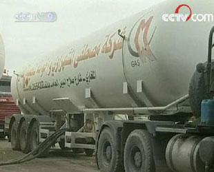 Israel delivered limited amounts of fuel,cooking gas, and medical supplies to the Gaza Strip Tuesday, partially lifting a blockade it imposed last week.(CCTV.com)