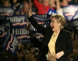 US Democratic presidential hopeful Sen. Hillary Rodham Clinton, waves to supporters in Davie, Florida, January 29, 2008. Clinton won the Democratic presidential primary election in Florida but gets no delegates to the national convention. [Agencies]
