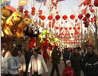 Every New Year Beijing's temples are opened to the public for days of celebration.(CCTV.com)