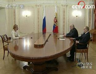 Russian President Vladimir Putin and visiting Ukraine Prime Minister Yulia Tymoshenko are promising to solve problems in bilateral relations and improve economic and trade ties.(CCTV.com)