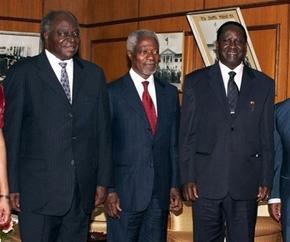 L-R: Kenyan President Mwai Kibaki, former UN chief Kofi Annan and Kenya's opposition leader Raila Odinga hold peace talks in January 2008. (AFP/File)