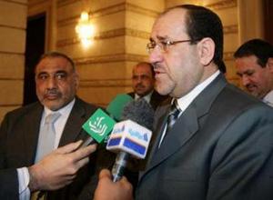 Iraq's Prime Minister Nuri al-Maliki (2nd R) talks to reporters during a meeting with Iraq's Vice-President Adel Abdul Mahdi (L) in Baghdad March 23, 2008. REUTERS