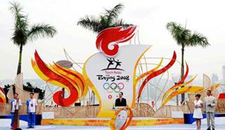 Hong Kong holds a ceremony Wednesday to welcome the sacred flame of the 2008 Beijing Olympic Games, which arrived here this afternoon. (Xinhua Photo)