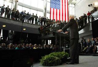 U.S. Republican presidential candidate and U.S. Senator John McCain gives a foreign policy speech in Denver, Colorado May 27, 2008.(Xinhua/Reuters Photo)