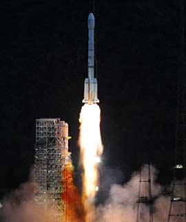 Zhongxing-9, a new communications satellite, is launched aboard a Long March-3B rocket carrier from Xichang Satellite Launch Center in Sichuan Province June 9, 2008.[Xinhua] 