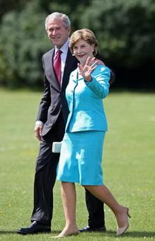 U.S. President George W. Bush smiles as he arrives with First Lady Laura Bush, for tea with Britain's Queen Elizabeth at Windsor Castle, southern England June 15, 2008. (Xinhua/Reuters Photo)