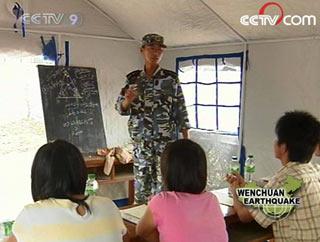 Children at the Yunxi Primary School and Hongda Middle School are the first batch to be taught by soldiers inside tent classrooms. 