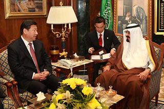 Chinese Vice President Xi Jinping (L) meets with Saudi Arabian King Abdullah bin Abdul-Azizi Al-Saud (R) in Jeddah, Saudi Arabia, June 21, 2008. Xi arrived in Jeddah for an official visit to Saudi Arabia Saturday.(Xinhua/Pang Xinglei)