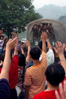 Local residents wave good-bye to soldiers of Chinese People’s Liberation Army (PLA) in Shifang of southwest China’s Sichuan Province on July 20, 2008. The first batch of PLA soldiers withdraw from the quake-hit city of Shifang on Sunday. (Xinhua Photo)