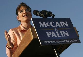 U.S. Republican vice-presidential candidate Alaska Governor Sarah Palin campaigns in Washington, Pennsylvania Aug. 30, 2008.(Xinhua/Reuters Photo)