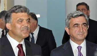 Armenian President Serzh Sarkisian (R) meets his Turkish counterpart Abdullah Gul during a meeting in Yerevan. The presidents of Armenia and Turkey pledged Saturday to overcome decades of enmity between their two nations during the first visit to Yerevan by a Turkish head of state.(AFP/Karen Minasyan)