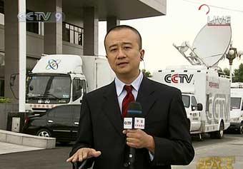 CCTV reporter Han Bin at the Beijing Aerospace Control and Command Center. 