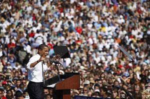 U.S. Democratic presidential nominee Senator Barack Obama (D-IL) speaks during a campaign rally in Asheville, North Carolina, October 5, 2008.(Xinhua/Reuters Photo)