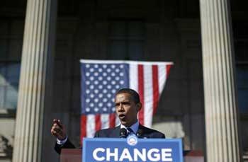 US Democratic presidential nominee Senator Barack Obama (D-IL) speaks at a campaign rally at the Ross County Courthouse in Chillicothe, Ohio, October 10, 2008.(Xinhua/Reuters Photo)