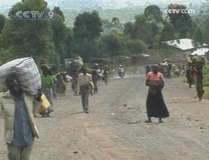 Hundreds of refugees have started returning to their villages, as gunfire dies down around the city of Goma following ceasefire.(CCTV.com)