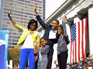 US Democratic presidential candidate Illinois Senator Barack Obama, his wife Michelle and daughters Sasha, 7, and Malia, 10, wave during a rally at Ohio State House in Columbus, Ohio.(AFP/Emmanuel Dunand)