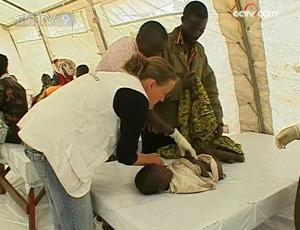 Relief officials say they have recorded more than 50 cases of cholera in the refugee camps since Friday.(CCTV.com)