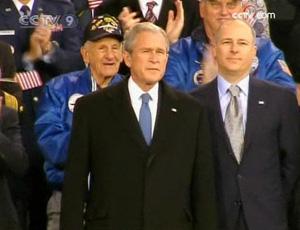 US President George W. Bush has marked his last Veterans' Day as president by helping rededicate a museum inside a revamped aircraft carrier,the USS Intrepid, in New York City.(CCTV.com)