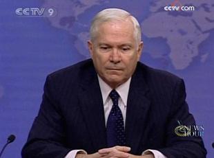 US Defense Secretary Robert Gates says he is not at odds with President-elect Barack Obama's timetable to withdraw US troops from Iraq.(CCTV.com)