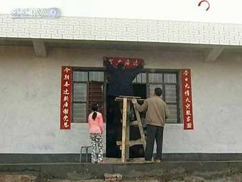 Sichuan construction department says about half of the families made homeless by the May 12th earthquake will have moved into new permanent houses before the Spring Festival.