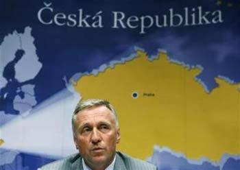 Czech Republic's Prime Minister Mirek Topolanek addresses a news conference on the first day of a EU summit at the European Council headquarters.File Photo(Thierry Roge/Reuters) 