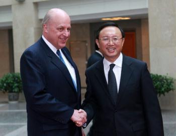 Chinese Foreign Minister Yang Jiechi (R) meets with visiting U.S. Deputy Secretary of State John D. Negroponte in Beijing, China, Jan. 7, 2009. China on Wednesday said it hoped to achieve even greater progress in Sino-U.S. relations in the next 30 years. (Xinhua/Pang Xinglei)