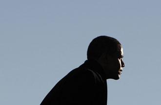 U.S. President-elect Barack Obama boards his plane in Washington January 16, 2009. (Xinhua/Reuters Photo)