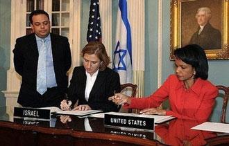Israeli Foreign Minister Tzipi Livni (L) and US Secretary of State Condoleezza Rice (R) at the State Department in Washington, DC.(AFP/Mark Ralston)