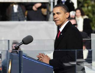 Newly-inaugurated US President Barack Obama pauses while delivering inaugural address in front of the U.S. Capitol in Washington D.C. Jan. 20, 2009. (Xinhua/Zhang Yan)