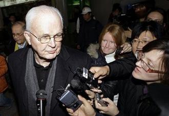 Stephen Bosworth, former U.S. Ambassador to South Korea, speaks to reporters after arriving from North Korea, at Beijing airport Saturday, Feb. 7, 2009.(AP Photo/Greg Baker)