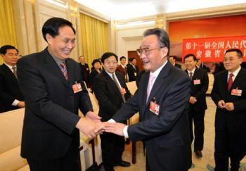 Wu Bangguo (front R), member of the Standing Committee of the Political Bureau of the Communist Party of China (CPC) Central Committee and also chairman of the Standing Committee of the National People's Congress (NPC), shakes hands with a deputy to the Second Session of the 11th NPC from east China's Anhui Province, in Beijing, capital of China, March 5, 2009. Wu Bangguo joined in the panel discussion of Anhui delegation on the opening day of the Second Session of the 11th NPC. (Xinhua/Liu Jiansheng)