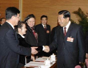 Jia Qinglin (R), member of the Standing Committee of the Political Bureau of the Communist Party of China (CPC) Central Committee and also chairman of the National Committee of the Chinese People's Political Consultative Conference (CPPCC), meets with deputies from Beijing to the Second Session of the 11th National People's Congress (NPC) in Beijing, capital of China, March 5, 2009. Jia Qinglin joined in the panel discussion of Beijing delegation on the opening day of the Second Session of the 11th NPC. (Xinhua/Chen Shugen)