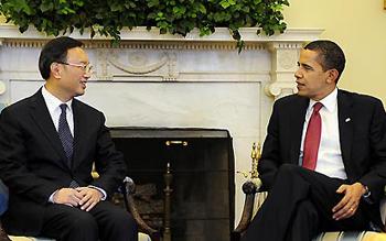 U.S. President Barack Obama (R) meets with Chinese Foreign Minister Yang Jiechi at the White House, Washington, the United States, on March 12, 2009.(Xinhua/Zhang Yan)