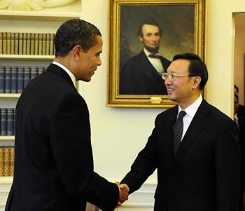 U.S. President Barack Obama (L) meets with Chinese Foreign Minister Yang Jiechi at the White House, Washington, the United States, on March 12, 2009.(Xinhua/Zhang Yan)