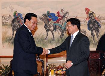 Visiting Premier of the Democratic People's Republic of Korea (DPRK) Kim Yong Il (L) shakes hands with Chinese Assistant Foreign Minister Hu Zhengyue in Beijing March 17, 2009. (Xinhua/Rao Aimin)