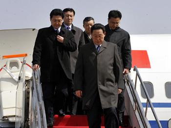 Visiting Premier of the Democratic People's Republic of Korea (DPRK) Kim Yong Il (FRONT) arrives in Jinan, capital of east China's Shandong Province, March 17, 2009. Kim kicked off his official goodwill visit to China Tuesday.(Xinhua/Zhu Zheng)