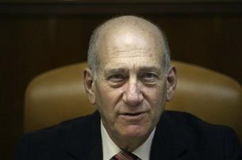 Israeli Prime Minister Ehud Olmert attends the weekly cabinet meeting in Jerusalem, Sunday, March 29, 2009. An Israeli official close to Prime Minister Ehud Olmert says a prisoner swap deal with Hamas is all but impossible before Olmert leaves office.(AP Photo/Ronen Zvulun, Pool)