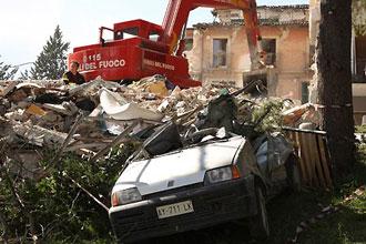Buildings of L'aquila University are seriously damaged triggered by the earthquake in L'aquila, Italy, April 6, 2009. The strong earthquake that hit central Italy on Monday has killed more than 100 people, injured some 1,500 and left around 70,000 homeless, officials said.(Xinhua/Wang Xingqiao)
