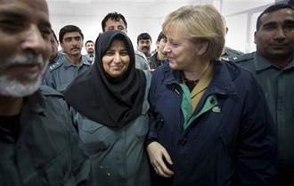 German Chancellor Angela Merkel, second right, smiles as she talks with a female trainee during her visit to Afghan police cadets in Mazar-e-Sharif, Afghanistan, Monday April 6, 2009.(AP Photo/Michael Kappeler, Pool)