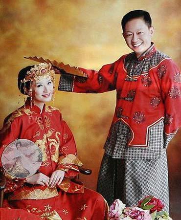 A portrait of actor Wang Zhiwen and his sweetheart Chen Jianhong. The couple married in a grand wedding in Shanghai on Tuesday, April 1, 2008. [File Photo: ent.sina.com.cn] 