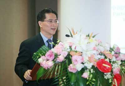 Zhou Hanmin, deputy director general of the Bureau of Shanghai World Expo Coordination addresses the signing ceremony.