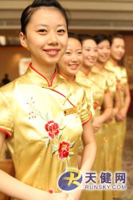 Picture taken on September 1, 2009 shows that waitresses dressed in Chinese traditional cheongsams at Shangri-la Hotel are ready for the upcoming Summer Davos in Dalian, China. 