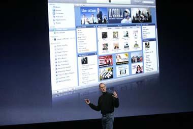 Apple Inc CEO Steve Jobs discusses his company's "iTunes" product at Apple's "Let's Rock" media event in San Francisco, California September 9, 2008.(Xinhua/Reuters Photo)